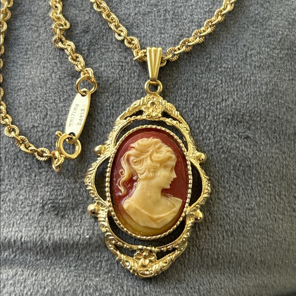 Whiting & Davis Jewelry - Vintage 1950’s Whiting & Davis Gold Cameo Pendant Necklace